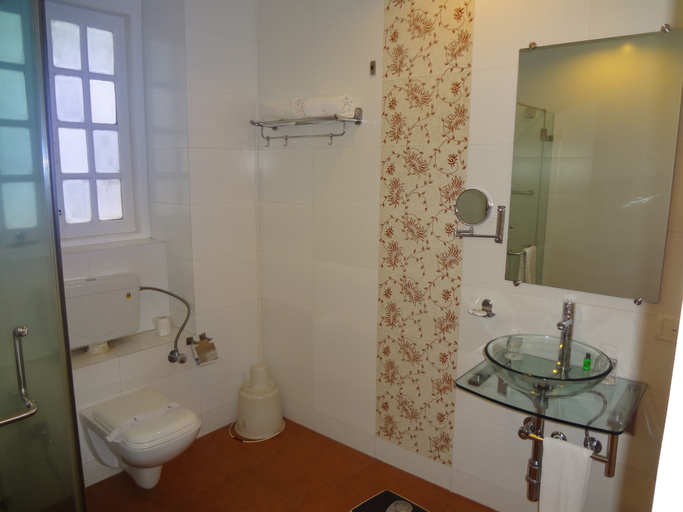 Bathroom 5, Grand Hotel, Mumbai City