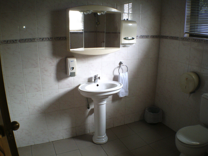 Bathroom 5, Lavender Lodge Hotel, Accra