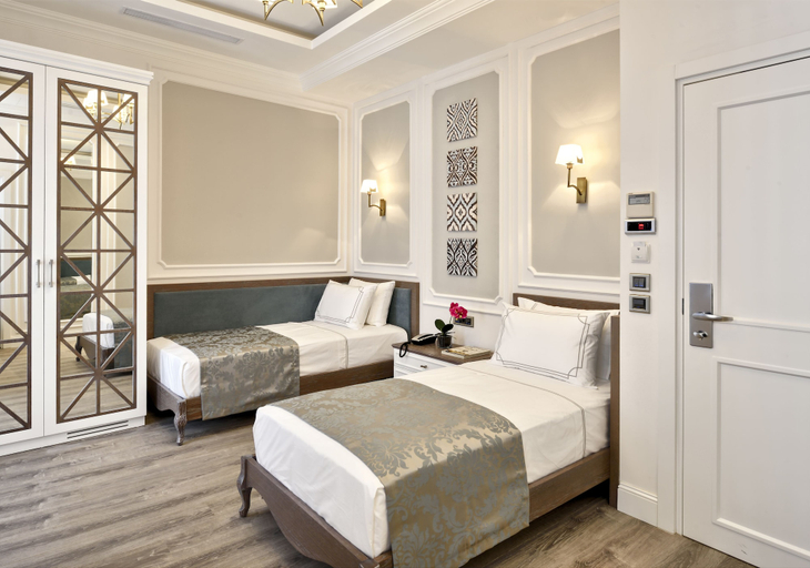 Bedroom 3, Mirrors Hotel, Beyoğlu