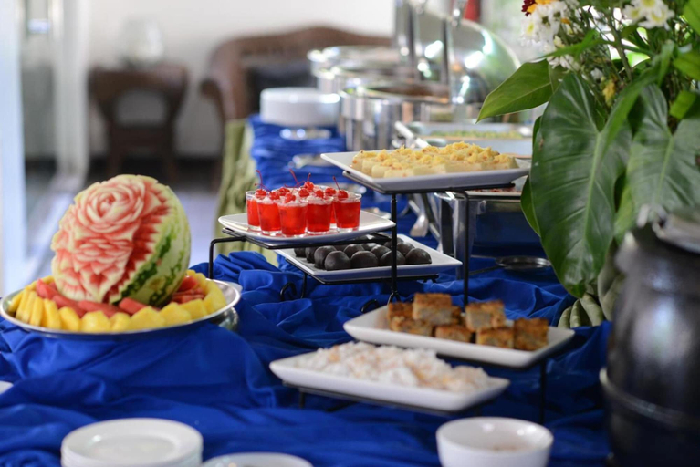 Food & Drinks 5, Residencia Boracay, Malay