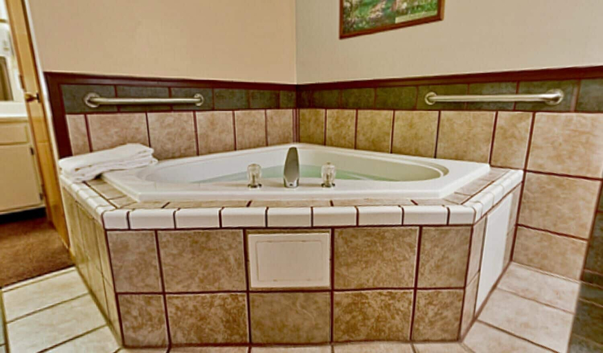 Bathroom 4, Home Suites, Pennington