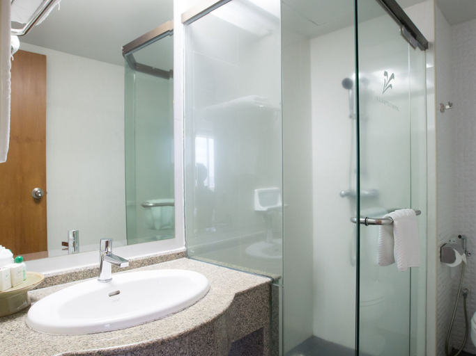 Bathroom 5, V.L. HatYai Hotel, Hat Yai