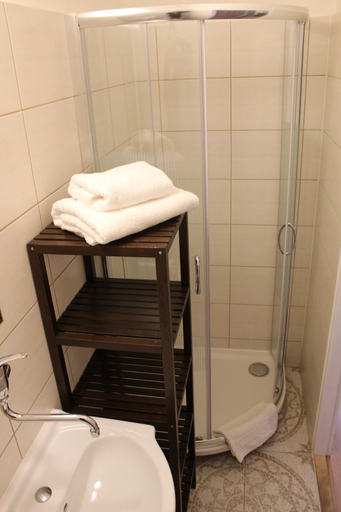 Bathroom 5, Gallery Hotel SIS, Praha 2