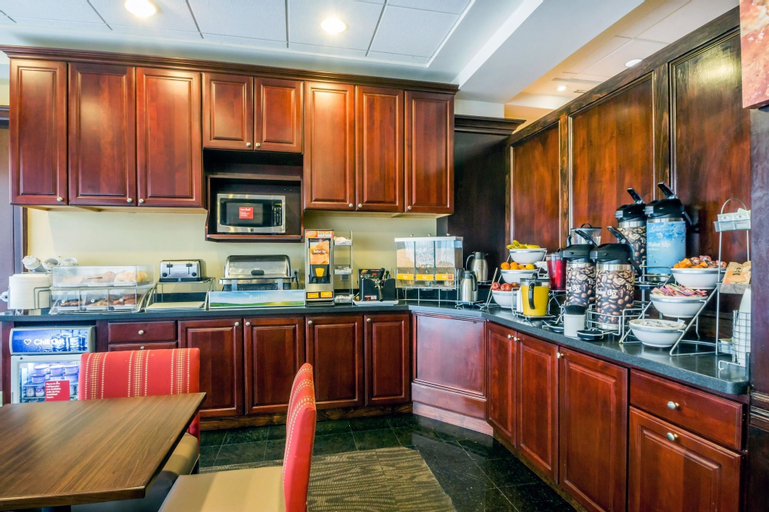 Food & Drinks 5, Comfort Suites at Woodbridge, Union
