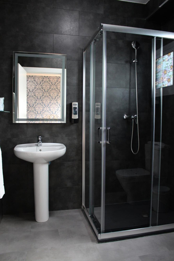 Bathroom 4, Hotel Manzanito, Málaga