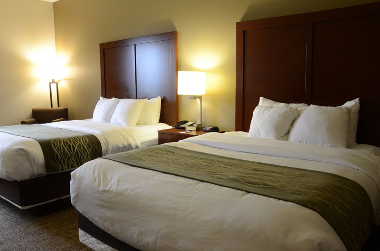 Bedroom 3, Comfort Inn & Suites Cave City, Barren