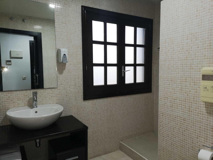 Bathroom 4, Hostal Asador Julian Brunete, Madrid