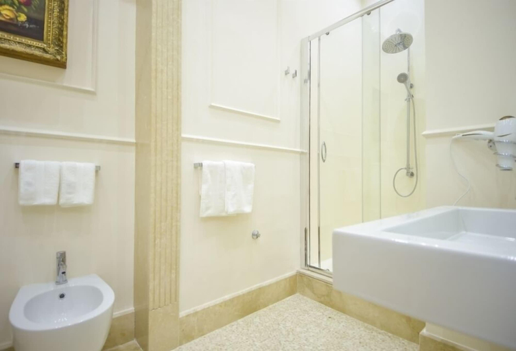 Bathroom 5, B&B Palazzo Liguori, Salerno