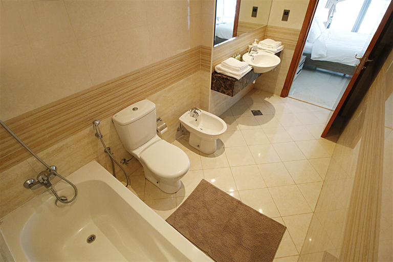 Bathroom 2, R&H Trident Grand Residences, Dubai