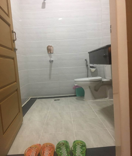 Bathroom 3, Five One Star Hotel, Taunggye