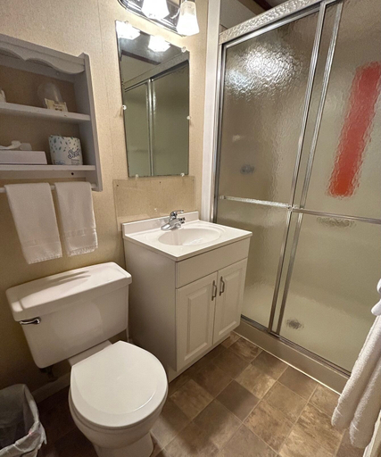 Bathroom 3, The Stevens Motel, Centre