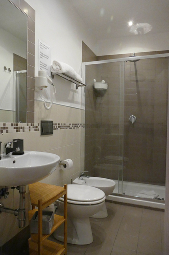 Bathroom 5, Gialel Pisa, Pisa