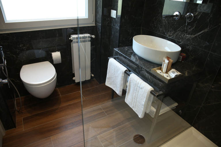 Bathroom 5, Unicum Roma Suites, Rome