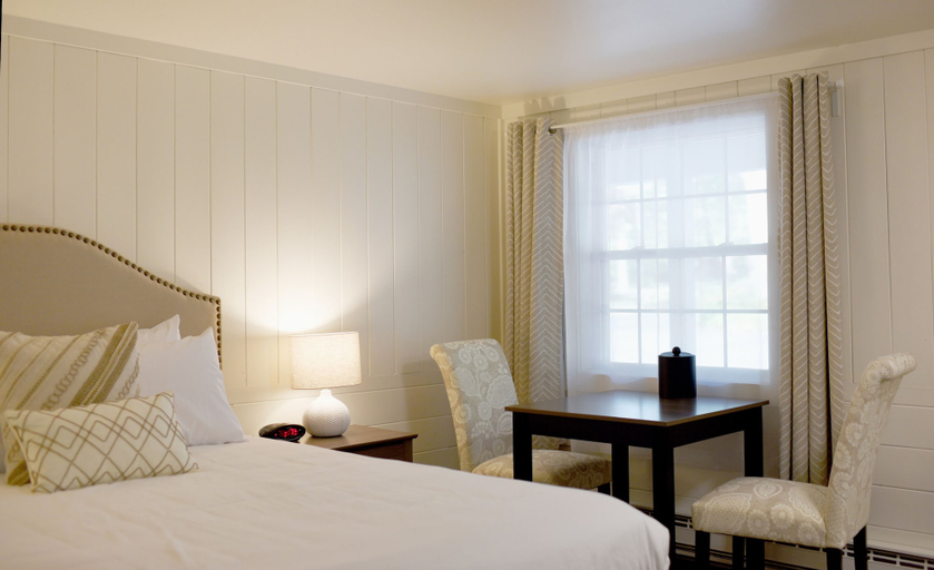 Bedroom 3, Sandwich Inn and Suites, Barnstable
