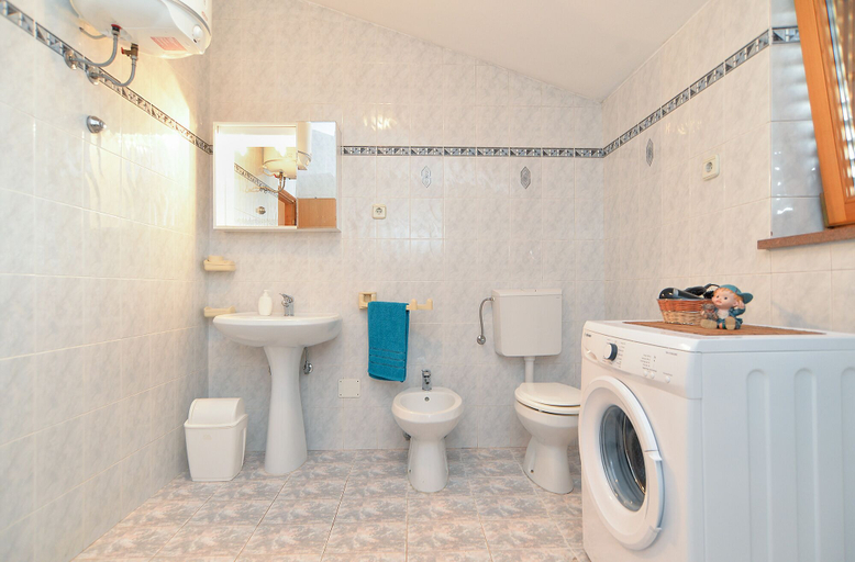 Bathroom 3, Apartment 1629, Pula