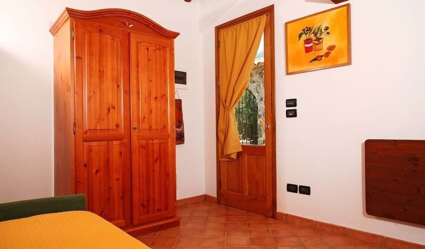 Bedroom 3, Borgo San Francesco, Messina