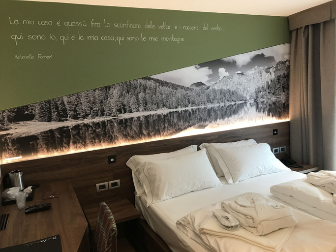 Bedroom 3, Dolomeet Boutique Hotel, Trento