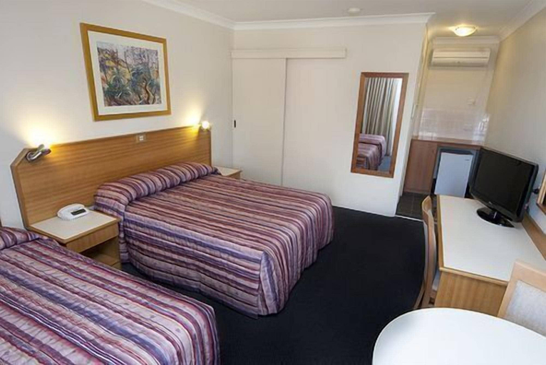 Bedroom 2, Narellan Motor Inn, Camden