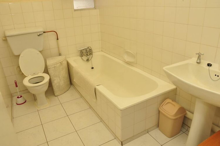 Bathroom 4, The Bulawayo Club, Bulawayo