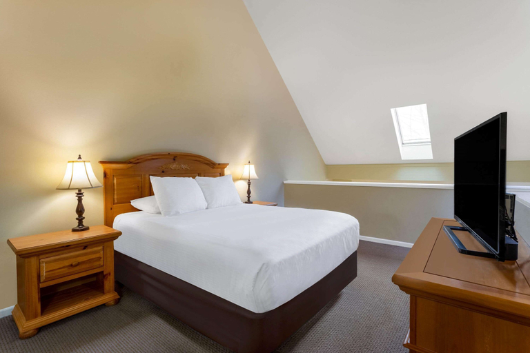 Bedroom 4, Tamarack Wisconsin Dells a Ramada by Wyndham, Sauk