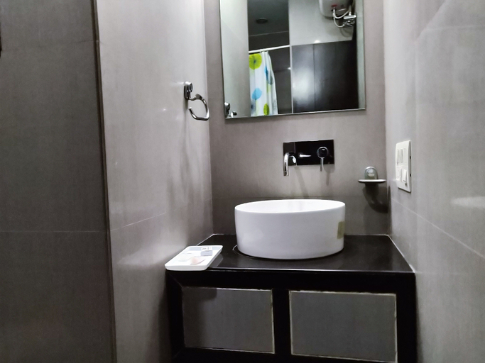 Bathroom 3, Hotel Rockland, Jaipur