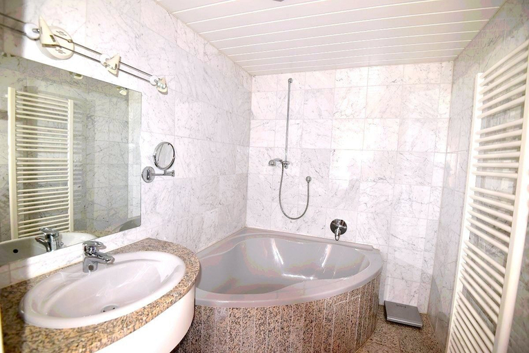 Bathroom 5, Gasthaus Linde, Rhein-Neckar-Kreis