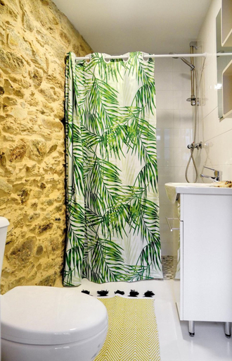 Bathroom 4, Rúa Travesa, A Coruña