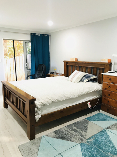 Bedroom 2, Auckland Onestop, Waitakere