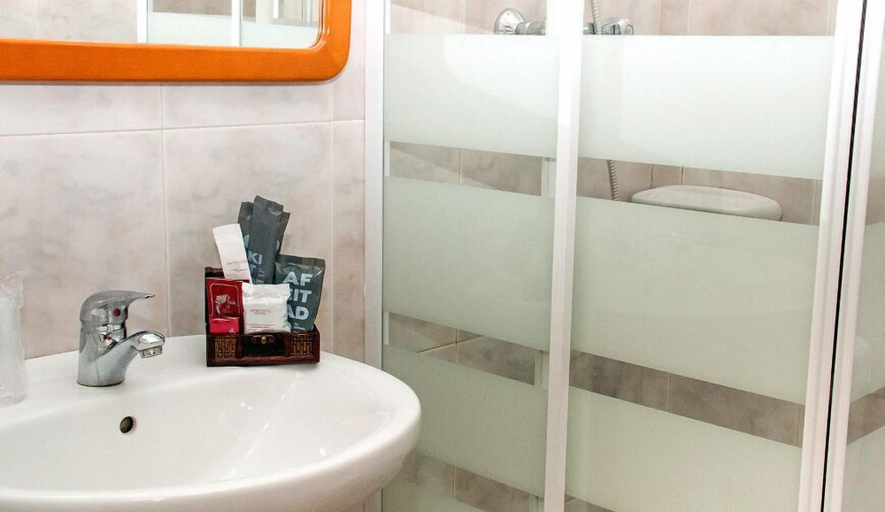 Bathroom 4, Alojamiento Calzada Romana, Asturias