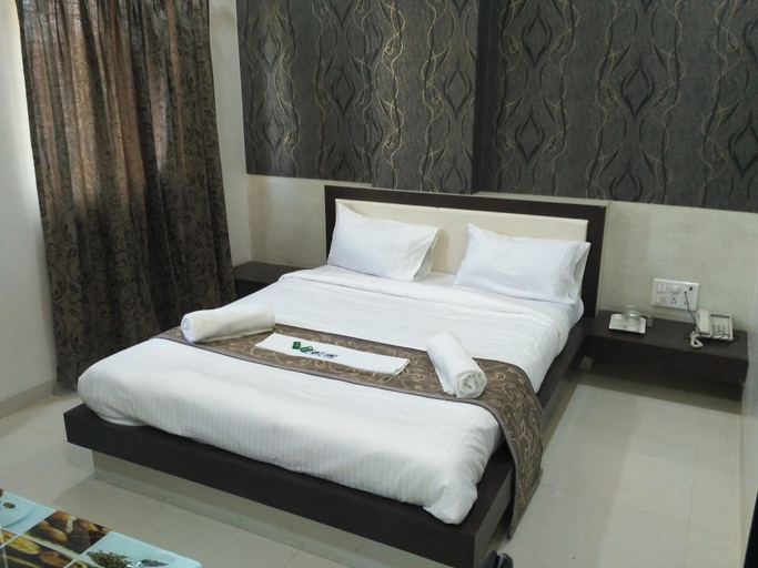 Bedroom 3, Hotel Everest Inn, Pune