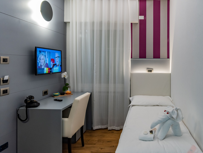 Bedroom 3, Hotel Shangri-La, Trento