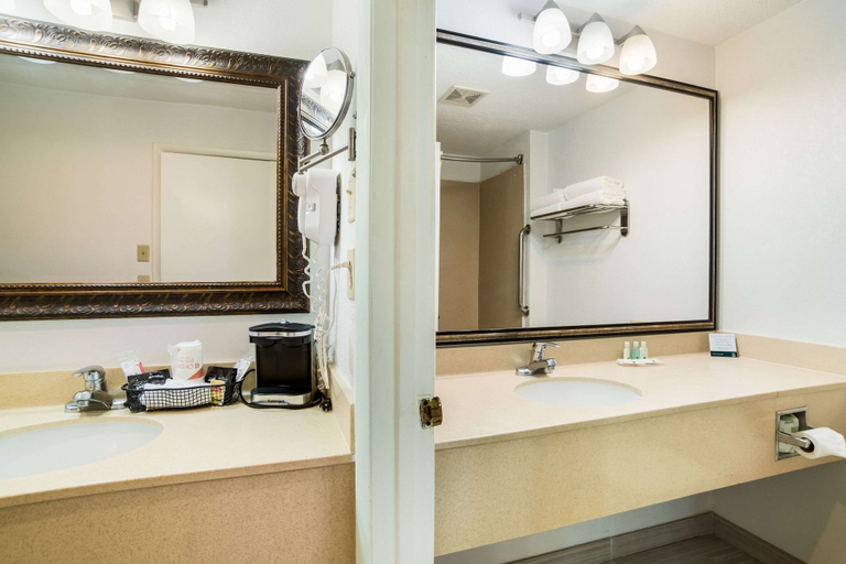 Bathroom 4, Quality Inn Mt. Vernon, Fairfax