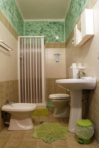 Bathroom 5, Hotel Food Drink, Cosenza