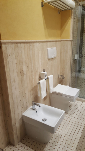 Bathroom 4, BHB Hotel, Taranto