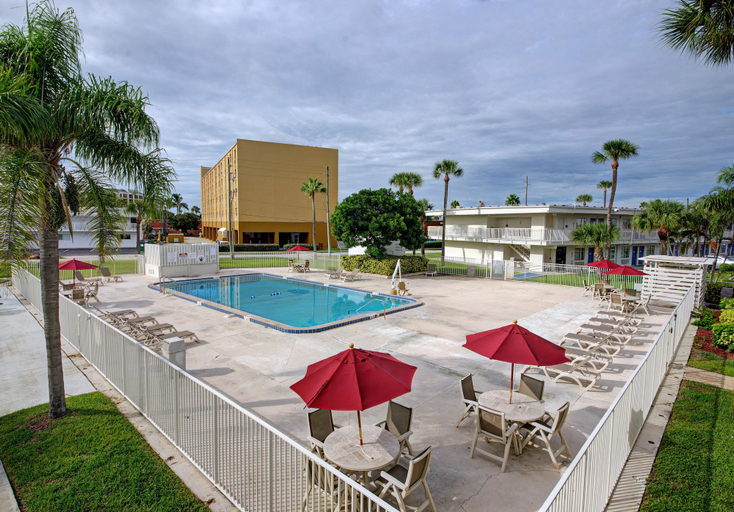Sport & Beauty 2, Motel 6 Cocoa Beach, FL, Brevard