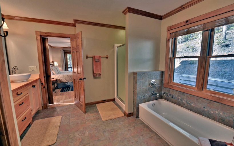 Bathroom 4, 100 Acre Wood, Fannin