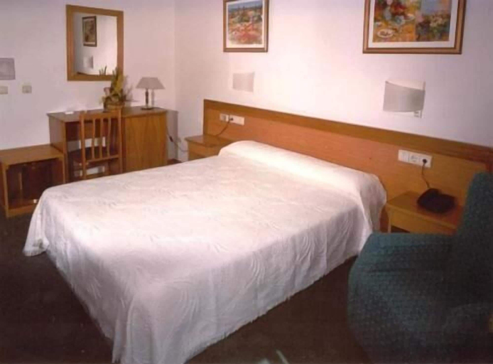 Bedroom 2, Hotel San Vicente, A Coruña