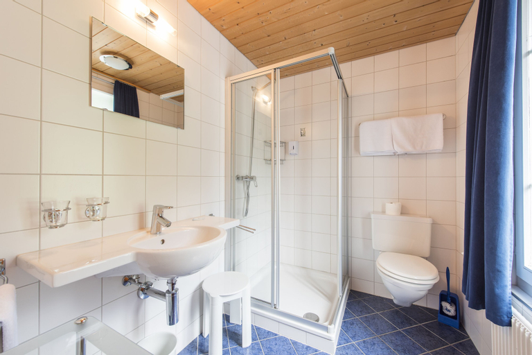 Bedroom 5, Hotel Engel, Nidwalden