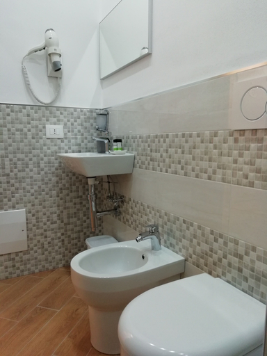 Bathroom 3, Affittacamere ELVI, La Spezia