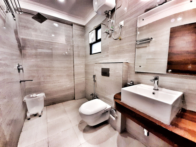 Bathroom 5, Hotel Aerocity Purple Orchid, Delhi
