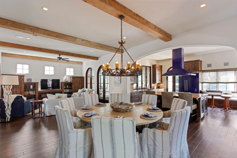 Food & Drinks, 4211 Eleventh Street by Hodnett Cooper, Glynn
