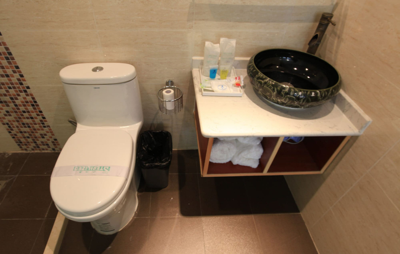 Bathroom 4, Zhantan Courtyard Hotel, Beijing