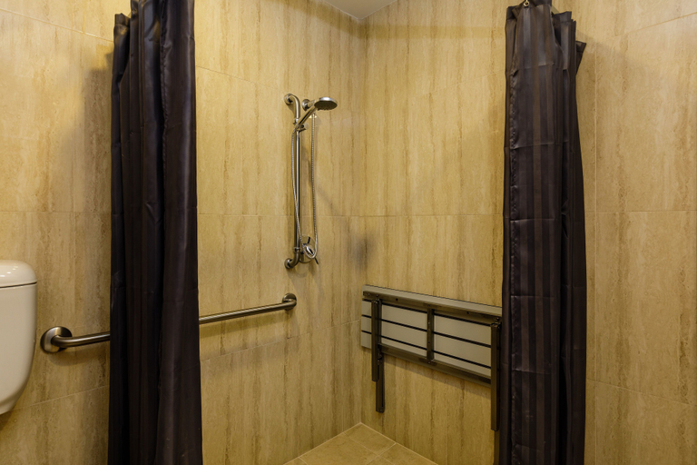 Bathroom 3, The Waterloo Bay Hotel, Wynnum