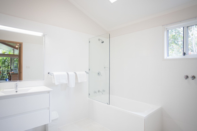 Bathroom 5, Fingal Bay Holiday Park, Port Stephens