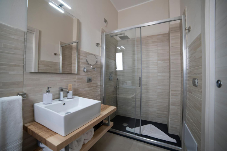 Bathroom 4, New Ca Mea, Cagliari