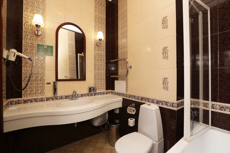 Bathroom 3, Garni Hotel, Minsk
