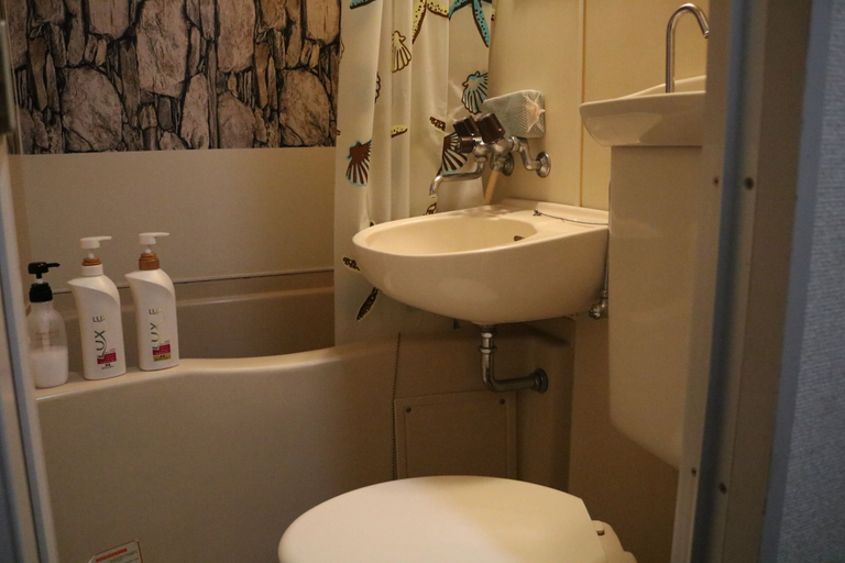 Bathroom 3, Guest House Zen Hakata, Fukuoka