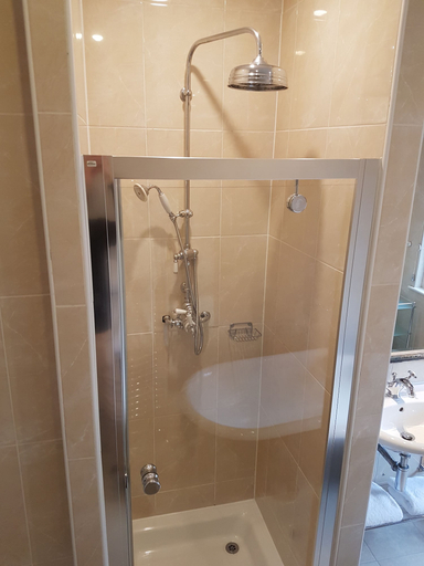 Bathroom 5, Quebecs, Leeds