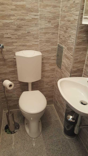 Bathroom 3, Stella, Wien