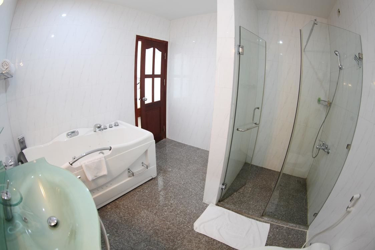 Bathroom 4, Song Hong Resort, Vĩnh Yên